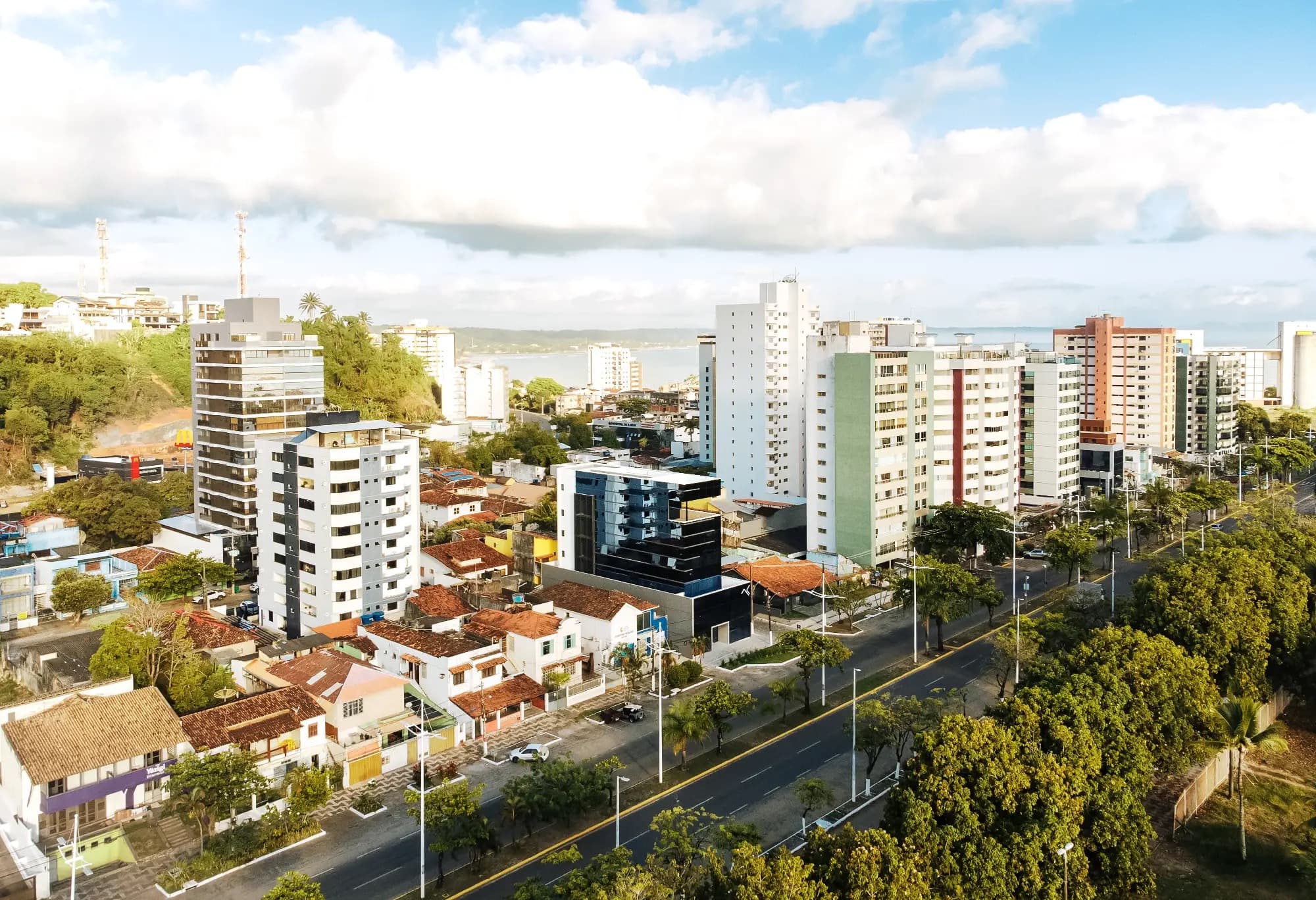 Vista aérea da Avenida Soares Lopes, em Ilhéus